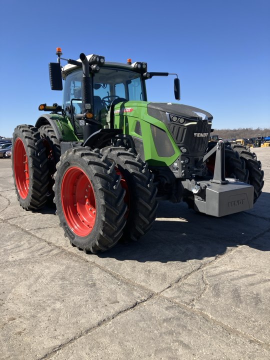photo_001 2023 Fendt FT942 high-horsepower tractor in Ziegler Ag rental fleet, featuring advanced VarioDrive transmission, fuel-efficient performance, and rugged design for large-scale farming operations.
